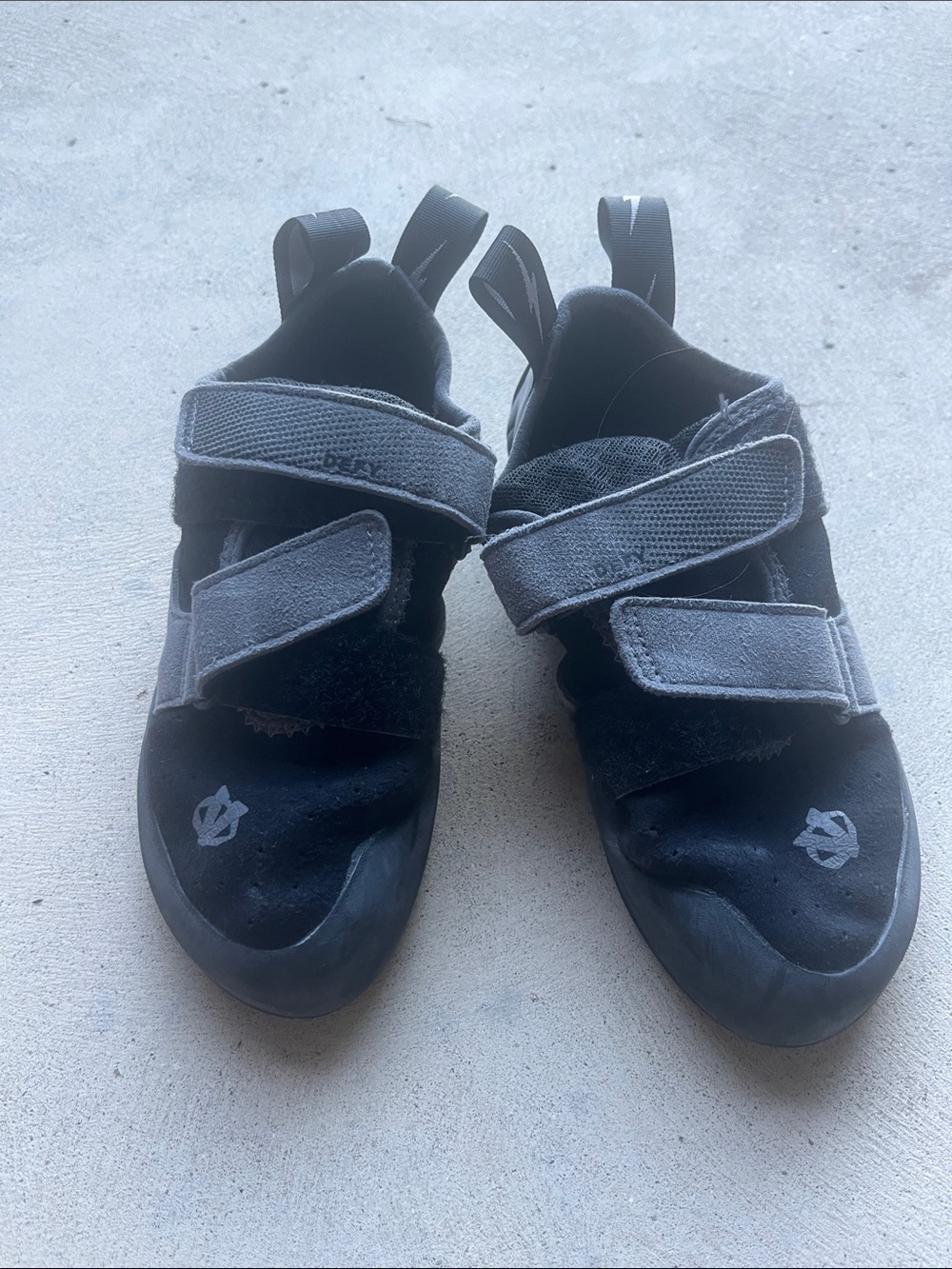 Evolve Defy Black and Gray Velcro Climbing Shoes Size 6 men/7Women/EU 38